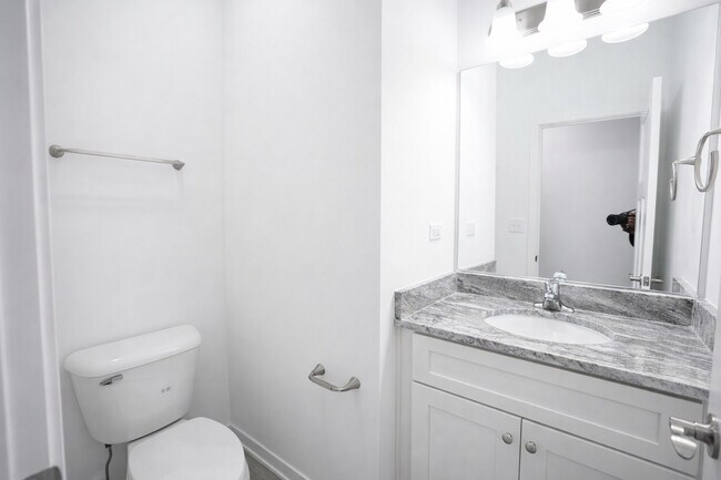 Building Photo - 1128 Gillespie Ln