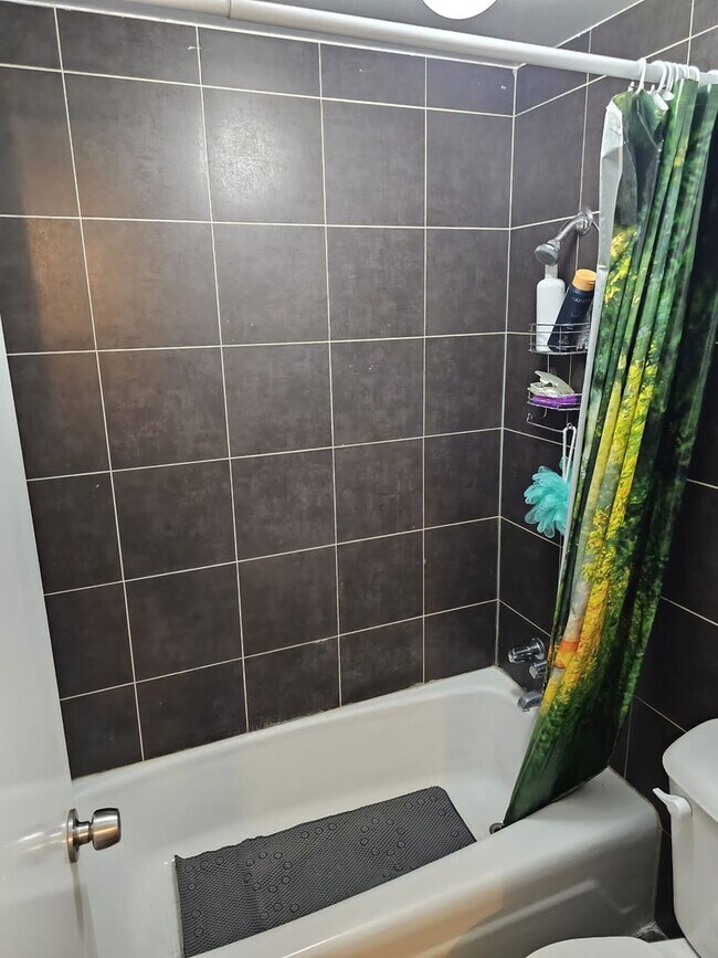 Building Photo - 68 E 200 S