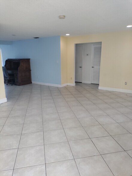 Building Photo - 308 SW 18th Ave