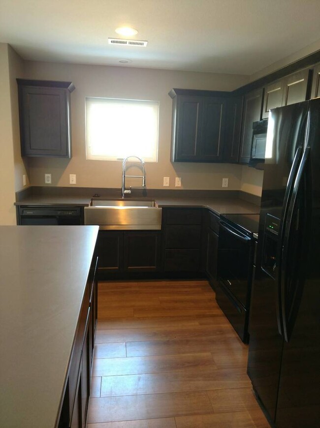 Building Photo - NEW Twin Home in Lakewood!