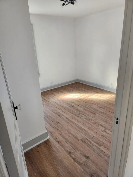 Building Photo - 302 Everett Ave