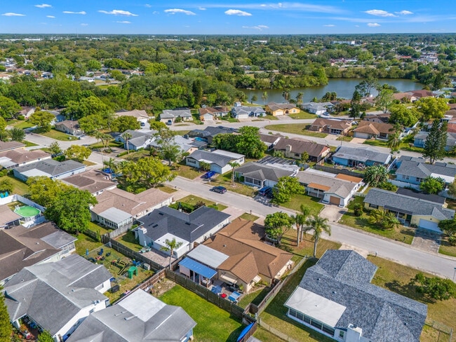 Building Photo - 7021 Sonata Dr