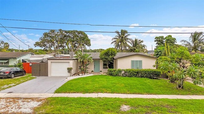 Building Photo - 4710 SW 43rd Ave