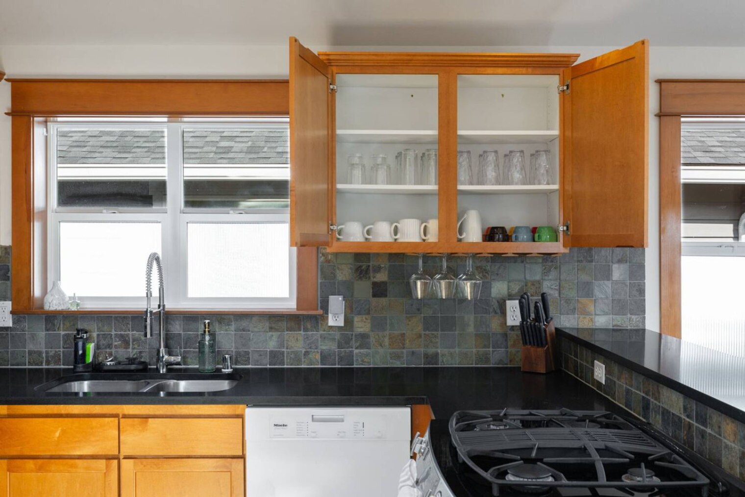 Building Photo - 3006 SW Hinds St