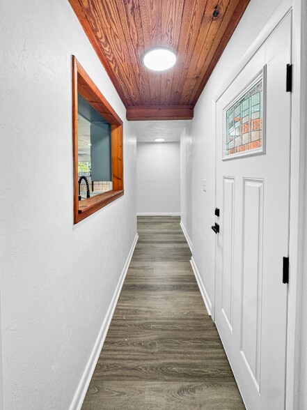 Building Photo - 513 Manor Dr