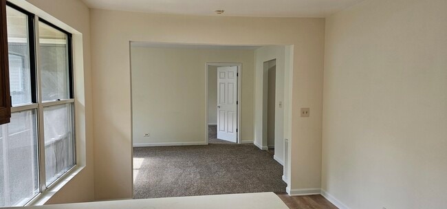 Building Photo - 1 Acorn Ln