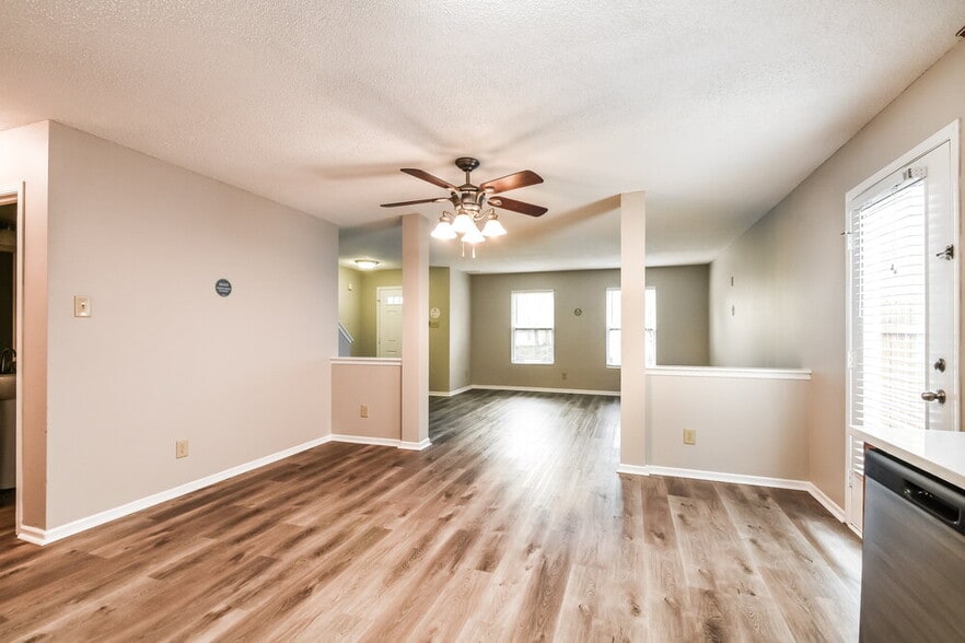 Building Photo - 14390 Black Farm Dr