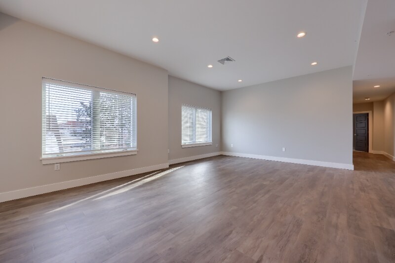 Building Photo - 117 W Main St