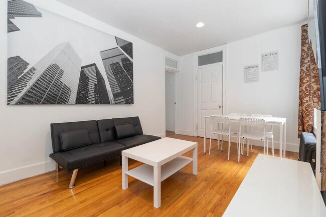 Building Photo - 322 E 93rd St