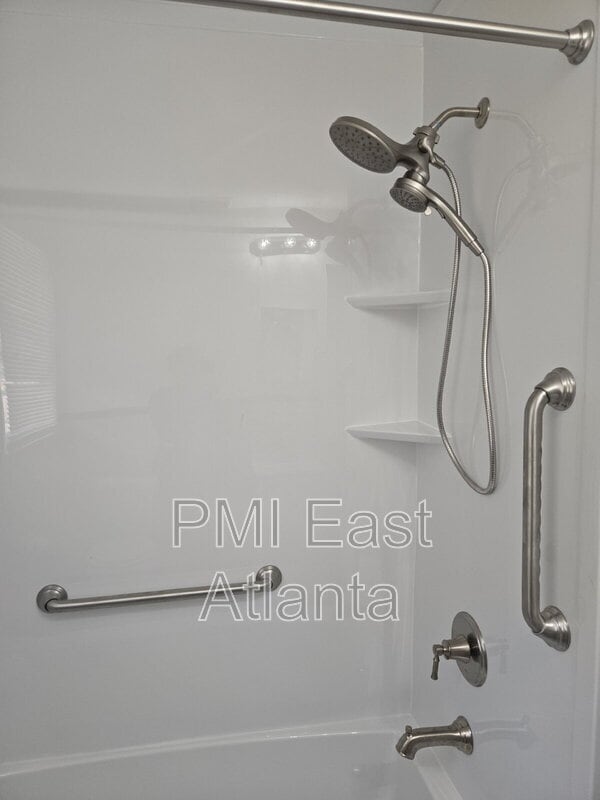 Building Photo - 2332 Carey Dr SE