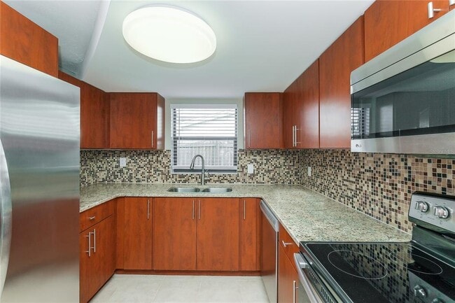 Building Photo - 3048 Salisbury Dr