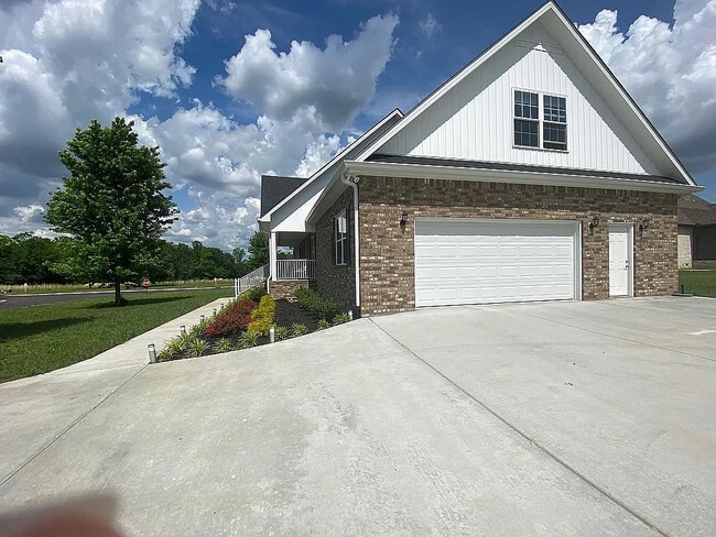 Building Photo - 248 Bluegrass Dr