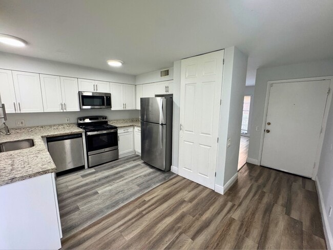 Building Photo - 4501 Treehouse Ln