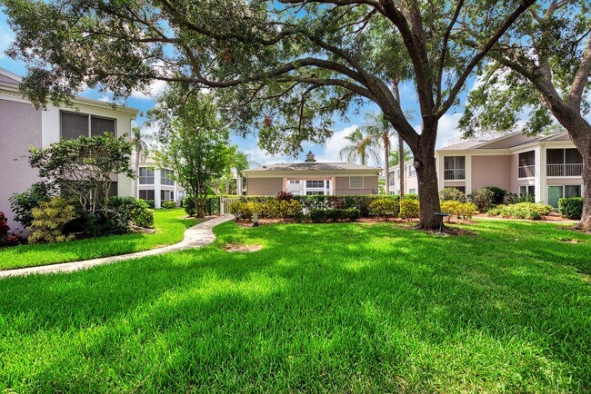 Building Photo - GEORGOUS 2 BEDROOM, 2BATHROOM, TURN KEY FU...