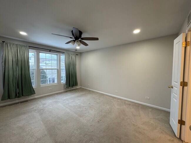 Building Photo - 3029 Peachtree Cir