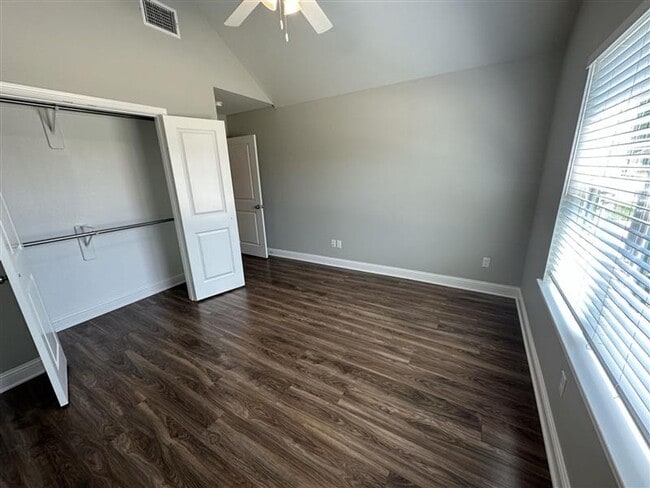 Building Photo - Magnolia Park #10722