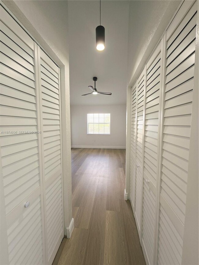 Building Photo - 2881 N Oakland Forest Dr