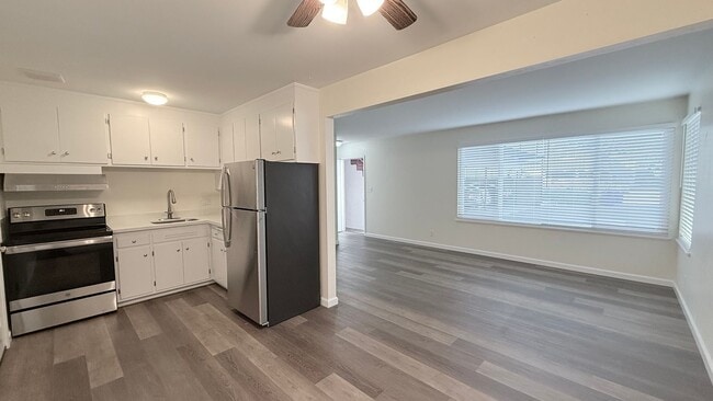 Building Photo - EBN T 14723