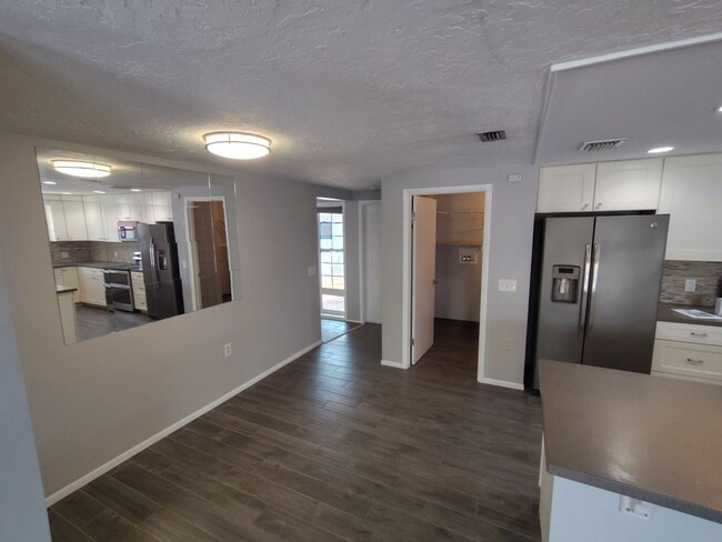 Building Photo - Coming Soon!!  Avaliable May 1, 2025 Spaci...