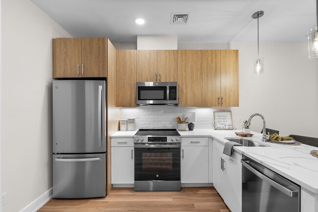 Building Photo - 5545 Park Ave