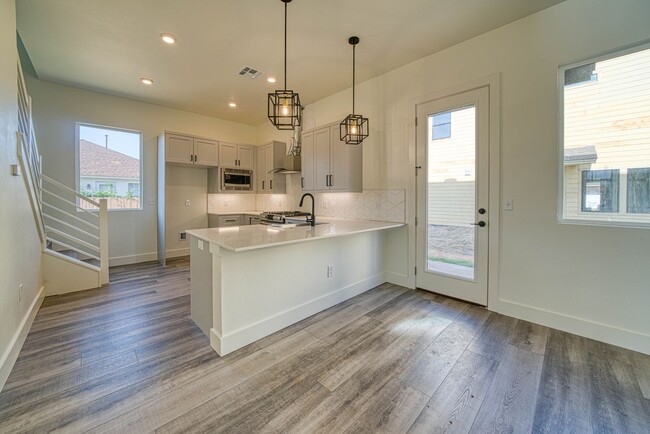 Building Photo - Beautiful New Construction Home in Edmond/...