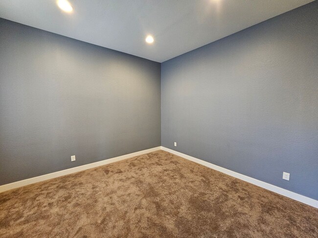Building Photo - Spacious 4584 sq ft Home in Adora Trails!
