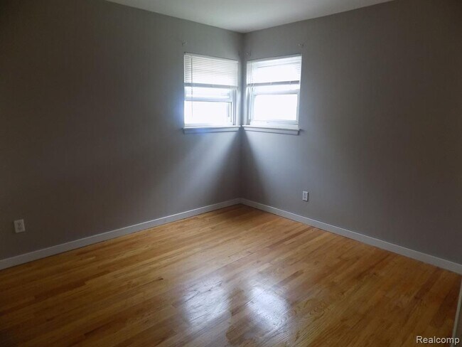 Building Photo - 2070 Oceana St