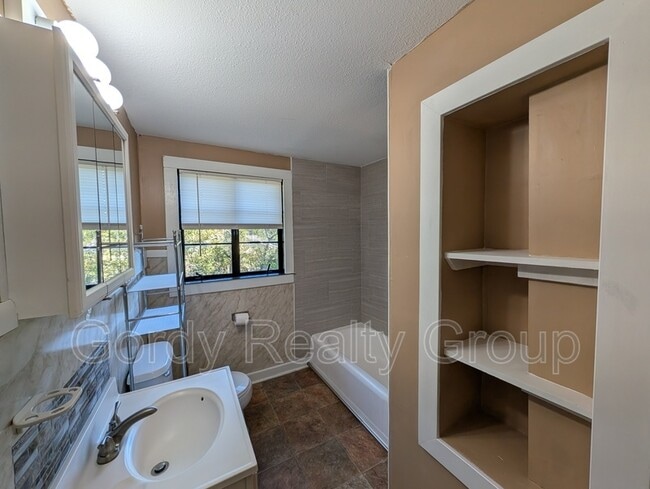 Building Photo - 3020 5th St