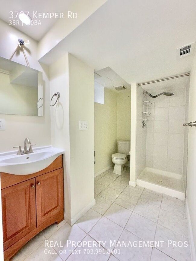 Building Photo - 3727 S Kemper Rd