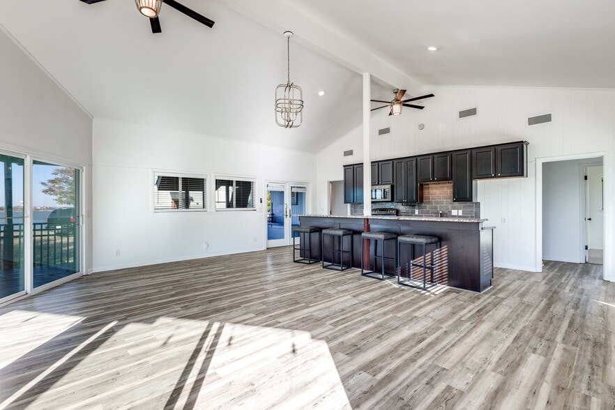 Building Photo - 4012 Tennis Club Rd