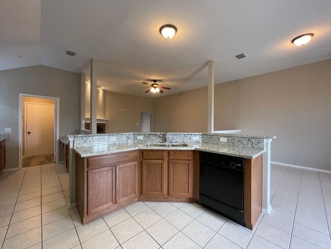 Building Photo - COMING SOON - 3 BEDROOM 2 BATH HOME IN SW ...