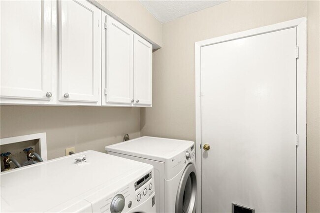 Building Photo - 9708 Moorberry St