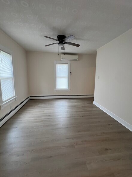 Building Photo - 211 Spring St