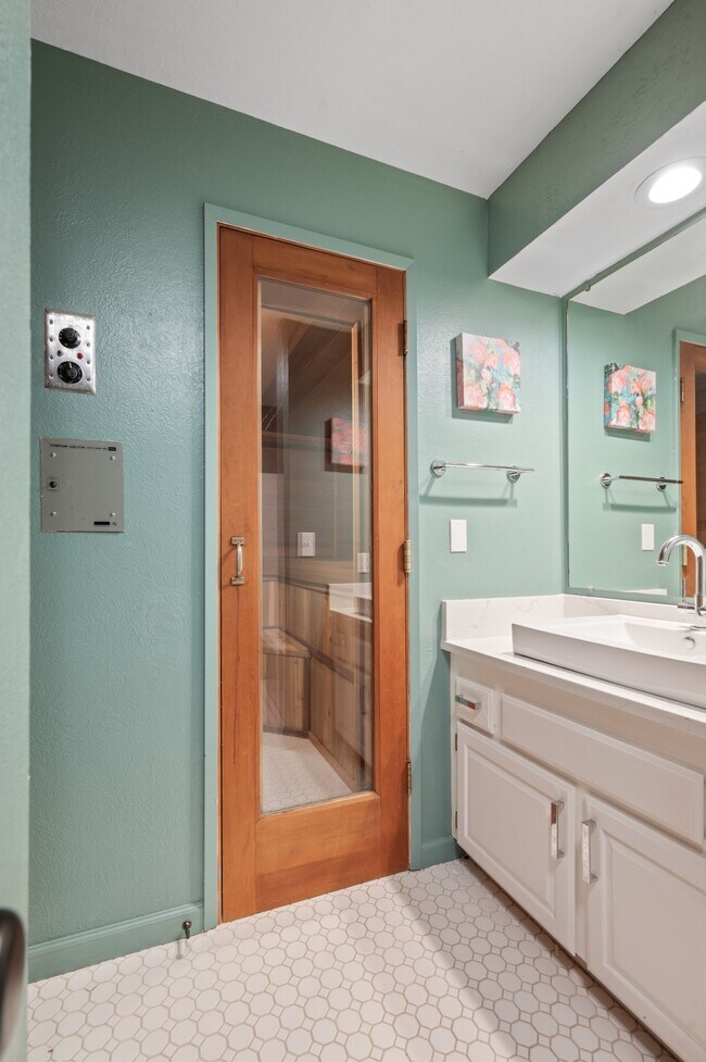 Building Photo - 2020 Fairmount St