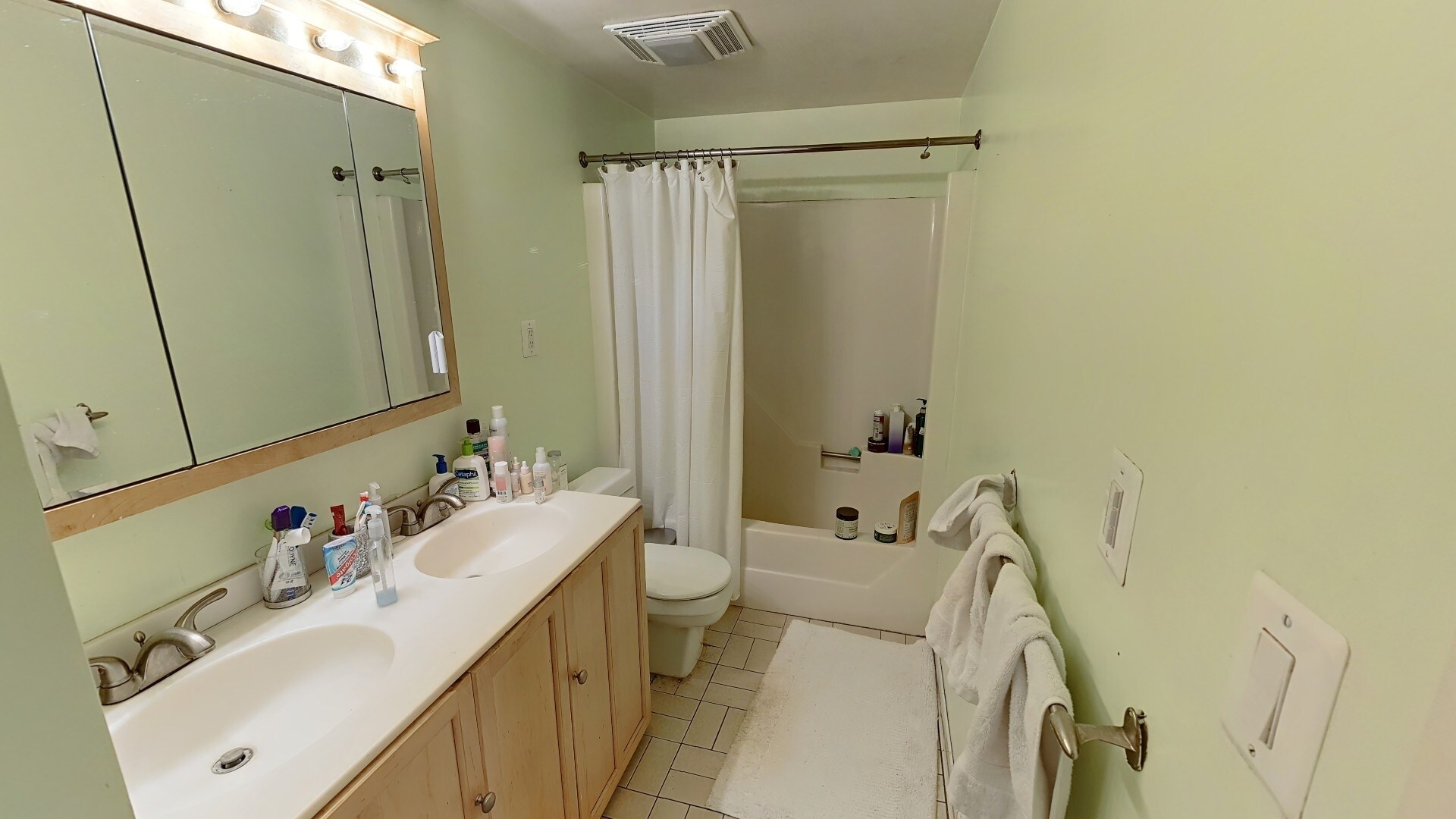 Building Photo - 84 Gainsborough St