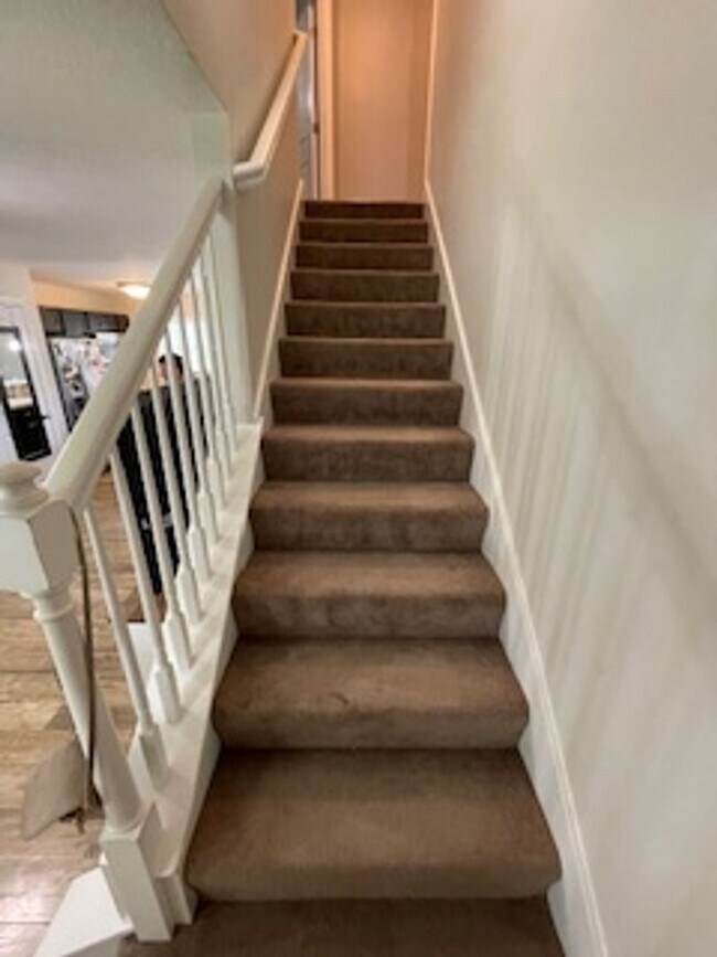 Building Photo - Oak St Duplex