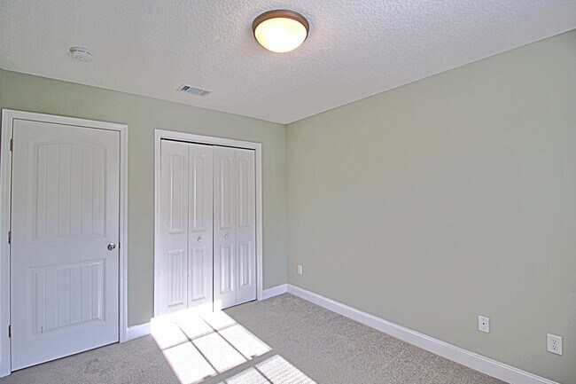 Building Photo - 1208 Cypress Fall Cir