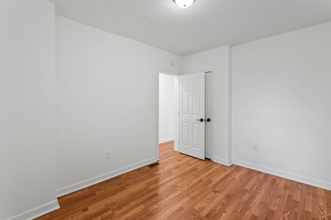 Building Photo - 324 E 23rd St