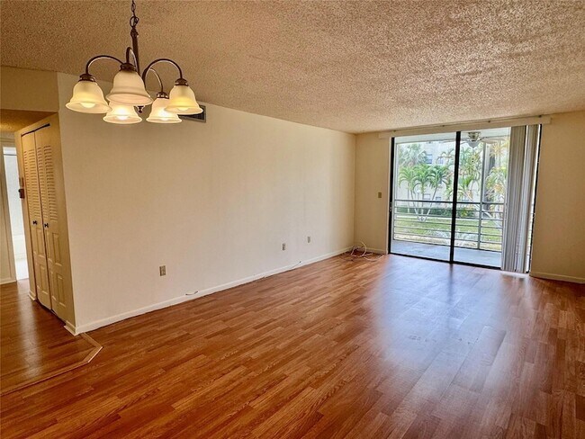 Building Photo - 1810 N Lauderdale Ave