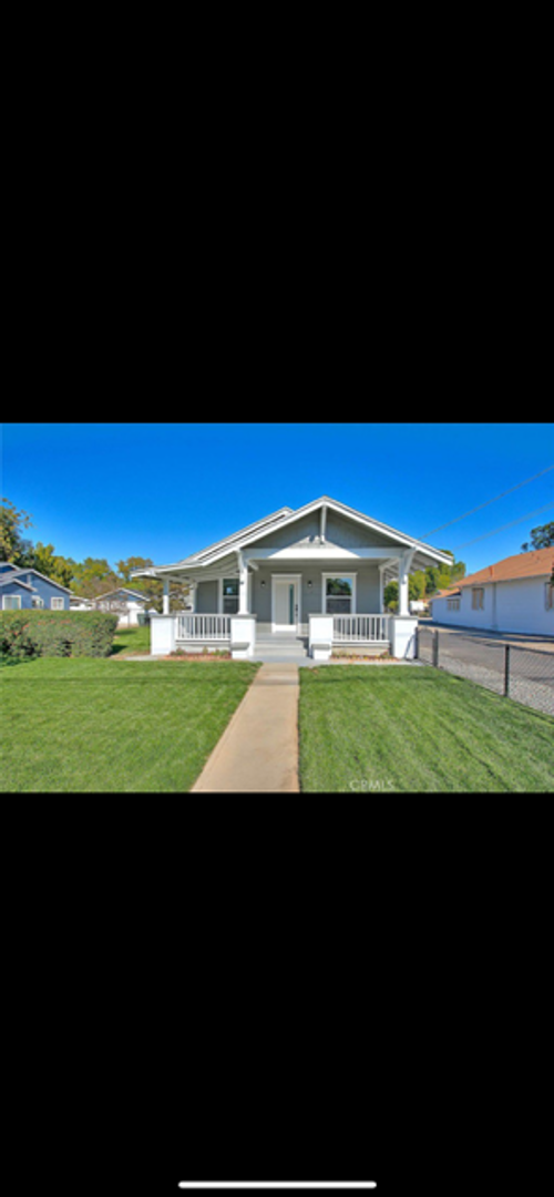 Primary Photo - Beautiful Wood Streets House