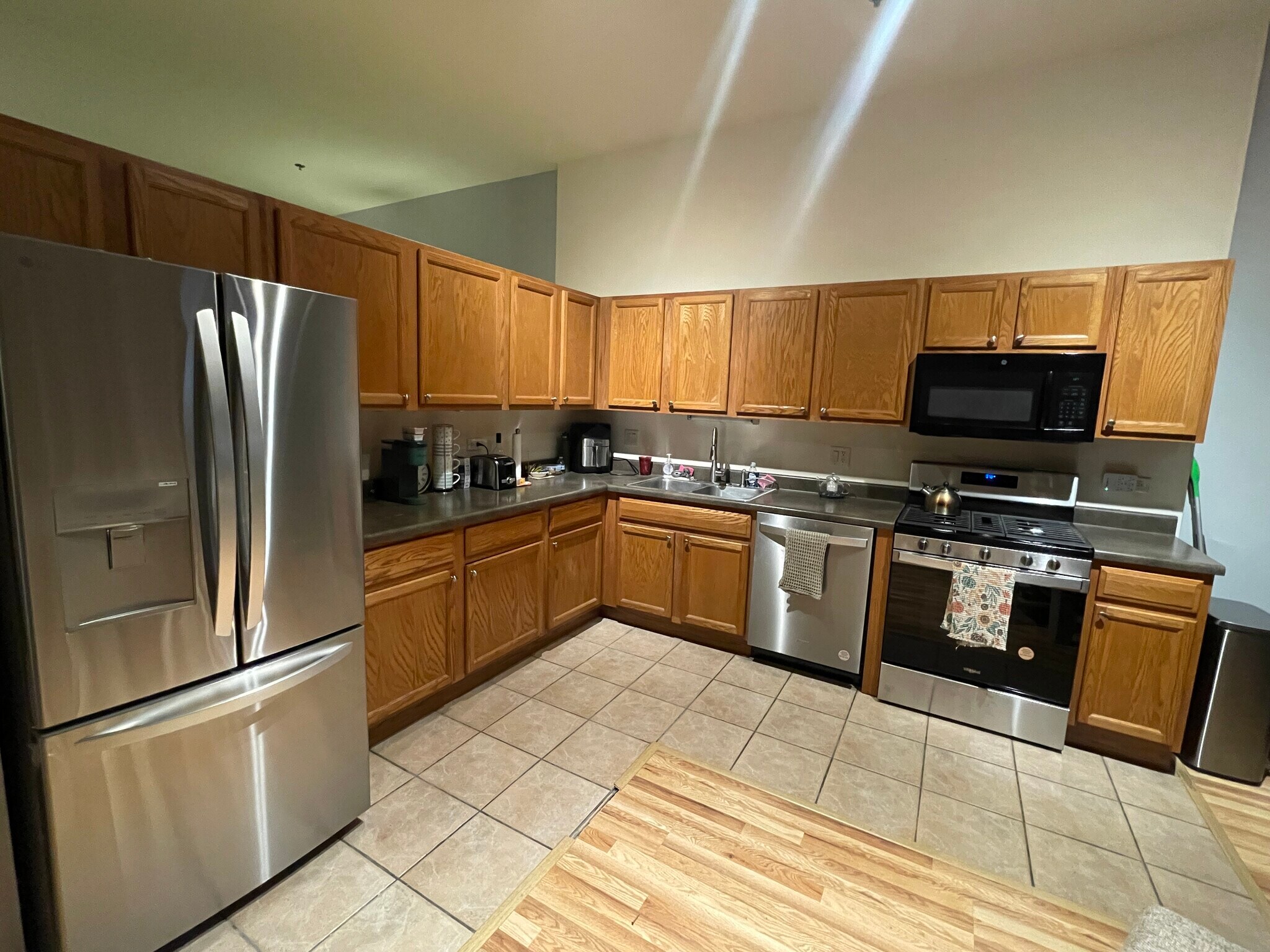 Building Photo - 1000 E 53rd St