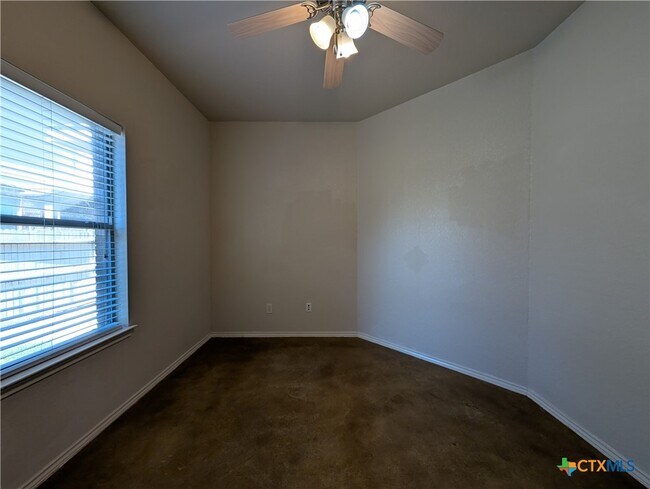 Building Photo - 208 Anne Louise Dr