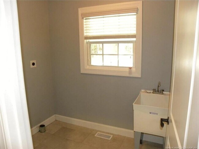 Building Photo - 149 Union Church Rd