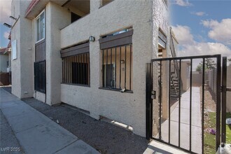Building Photo - 6205 Bellota Dr