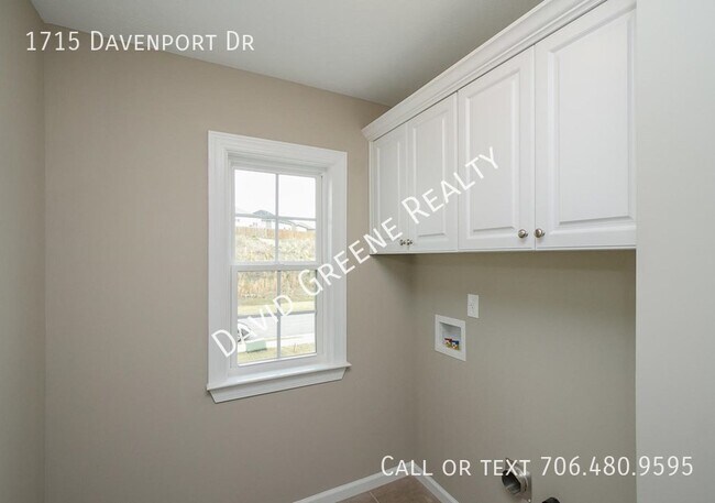 Building Photo - 1715 Davenport Dr