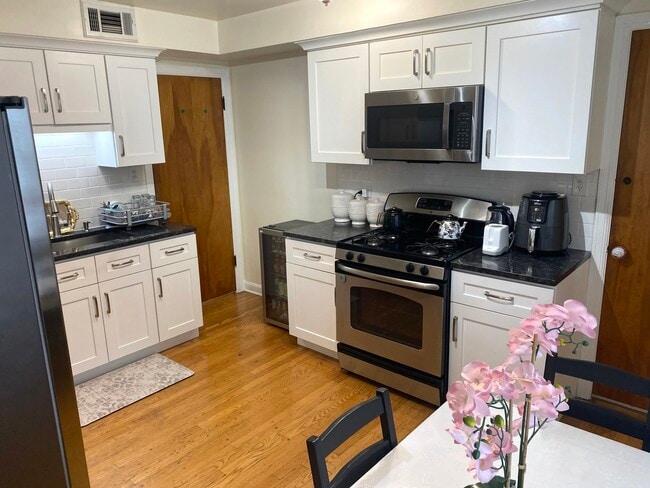 Building Photo - 7737 Park Ave