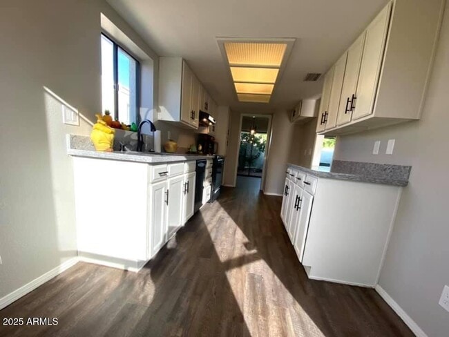 Building Photo - 3056 E Cannon Dr