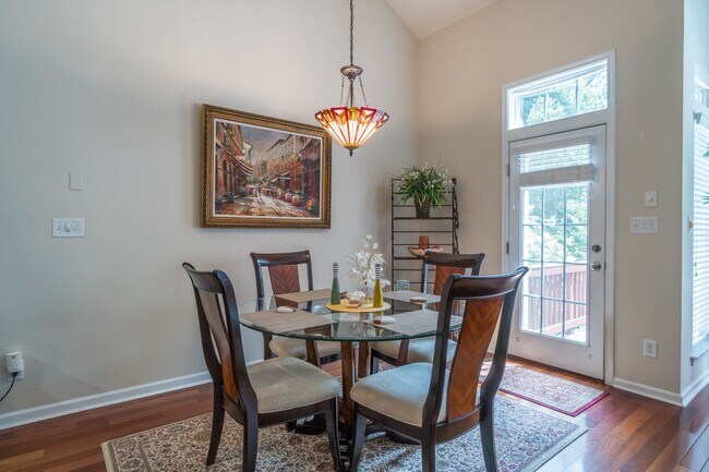 Building Photo - Luxury Golf Course Town Home with Master Suite on Main Level