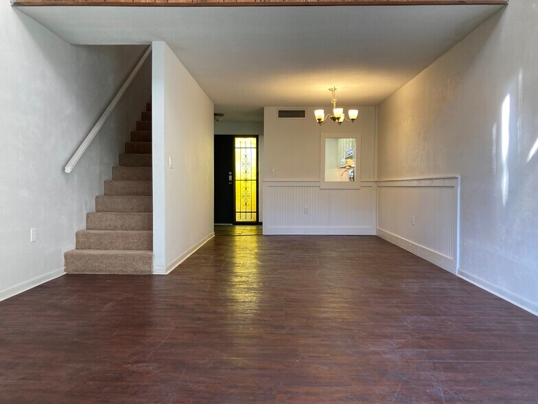 Building Photo - 705 SW 75th St