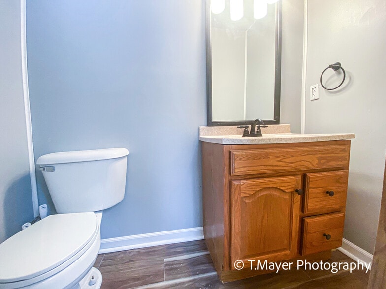 Building Photo - 1735 Helen Dr